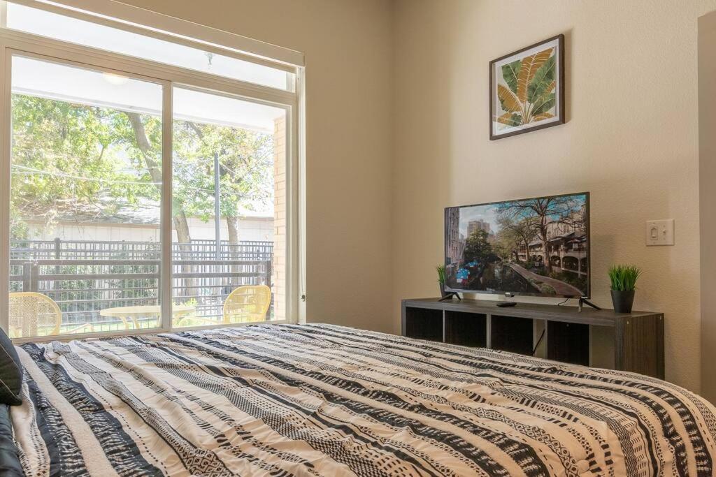 Beautiful Riverwalk Apt With Full Amenities, King Bed & Free Parking San Antonio Dış mekan fotoğraf