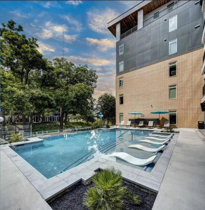 Beautiful Riverwalk Apt With Full Amenities, King Bed & Free Parking San Antonio Dış mekan fotoğraf